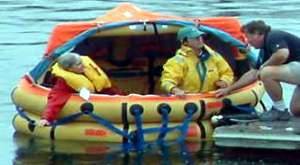 Balsa Salvavidas en el mar