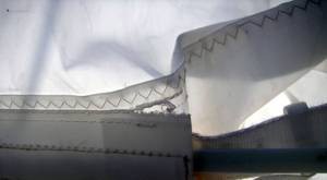 Velería náutica reparando